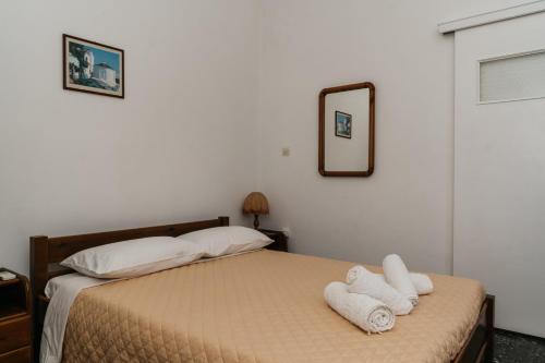 a bedroom with a bed with towels on it at Oasis in Kamarai