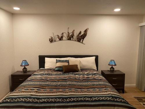 Giường trong phòng chung tại Catalina Condo @ LaEncantada - Tucson AZ