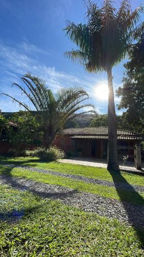 Taman di luar Pousada Vale dos Diamantes
