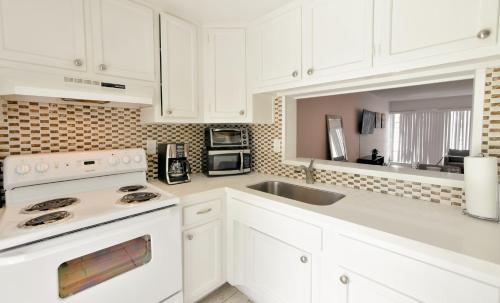 Designer River View Apartmentsにあるキッチンまたは簡易キッチン