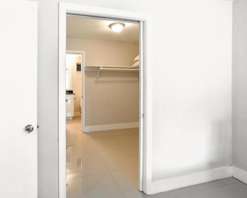 フォート・ローダーデールにあるDesigner River View Apartmentsのギャラリーの写真