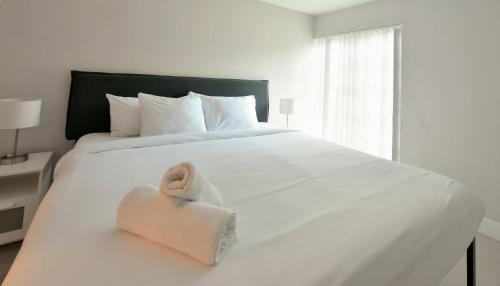 Designer River View Apartmentsにあるベッド