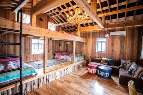 Posezení v ubytování First Class Backpackers Inn - FBI AWAJI