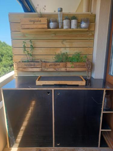 Photo de la galerie de l'établissement Superbe appartement à 100m de la mer, et à coté de la base nature, à Fréjus