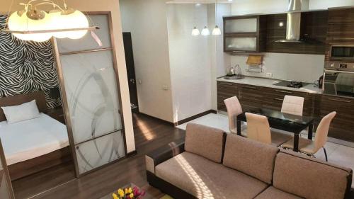 Η κουζίνα ή μικρή κουζίνα στο Apartment studio with good view