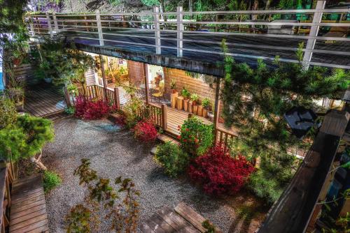 an overhead view of a garden with plants on a building at Home Box in Renai