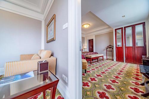 a living room with a couch and a table at Ramada Yichang Hotel in Yichang