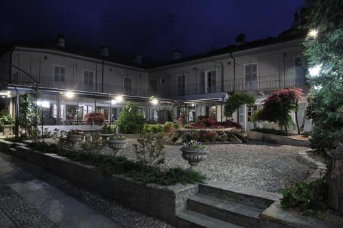 a large building with a courtyard at night at Maison Flipot in Torre Pellice
