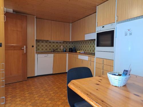 Chalet Engi Apt 1 for up to 8 People