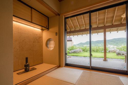 a room with a large window with a view at Sesoko Sansui in Sesoko