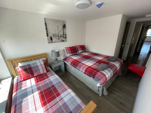 a bedroom with two twin beds and a lamp at Rooms in Inverness in Inverness