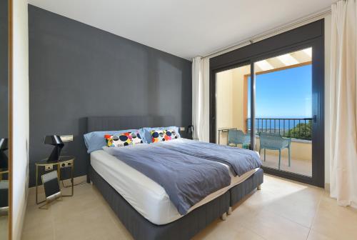 Postel nebo postele na pokoji v ubytování Marbella Luxury penthouse: indoor pool and private terrasse
