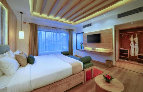 TV a/nebo společenská místnost v ubytování Hotel Barahi Pokhara