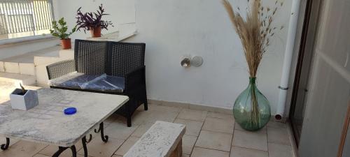 a room with a table and a vase on the floor at Il Brigante in Gioia del Colle