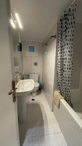 Vanilla - HappyHostGr - Downtown Apartment