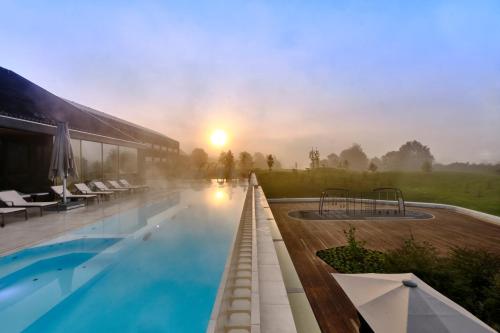 La alberca dentro o cerca de Der Öschberghof - Die 101 besten Hotels