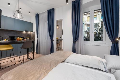 Ένα ή περισσότερα κρεβάτια σε δωμάτιο στο Deluxe Apartments ''In the Center''
