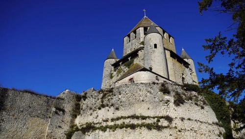 a castle with a tower on top of it at Harmonia maison de caractère proche PROVINS in Gouaix