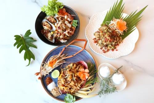 ホテルの敷地内または近くでの食事または食べ物