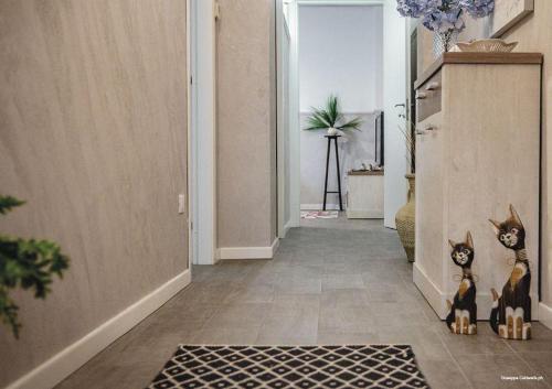 a hallway with two cats sitting on a rug at Casa Nonna Fortunata in Canicattini Bagni