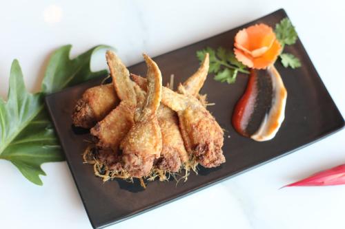 ホテルの敷地内または近くでの食事または食べ物