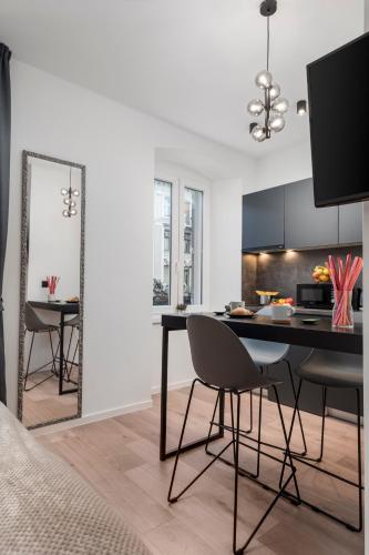 Deluxe Apartments ''In the Center''