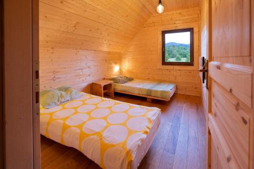 Postel nebo postele na pokoji v ubytování Chalets Zelena Vrata