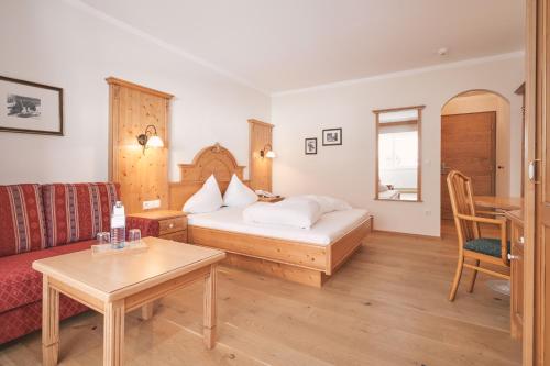 Una cama o camas en una habitación de Hotel Gamsleiten