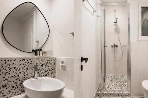 Dazzling 1BR Apartment in Koukaki by UPSTREET