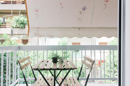 Dazzling 1BR Apartment in Koukaki by UPSTREET