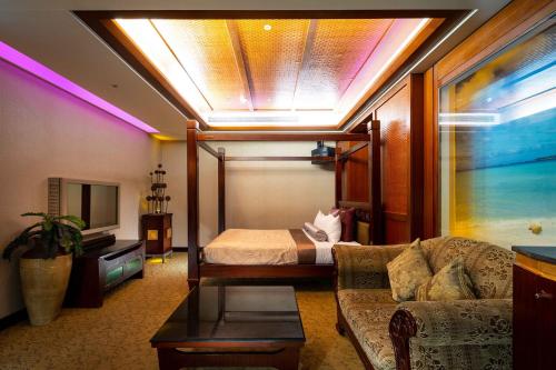 Ein Sitzbereich in der Unterkunft In-stone Motel
