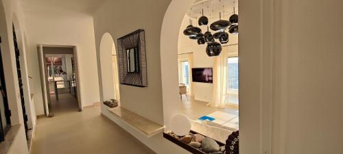 a living room with a hallway with a mirror at Villa Bella in Torre delle Stelle