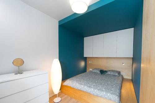 Posteľ alebo postele v izbe v ubytovaní Main Trainstation one bedroom AC p4you pl