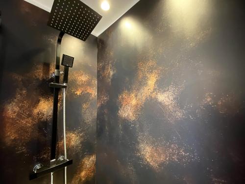 Photo de la galerie de l'établissement Le petit atelier - Studio - WIFI - Coeur de ville - Parking, à Pont-lʼAbbé