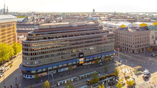 an overhead view of a large building in a city at Original Sokos Hotel Vaakuna Helsinki in Helsinki