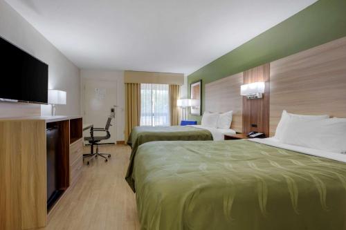 Quality Inn Walterboroにあるベッド
