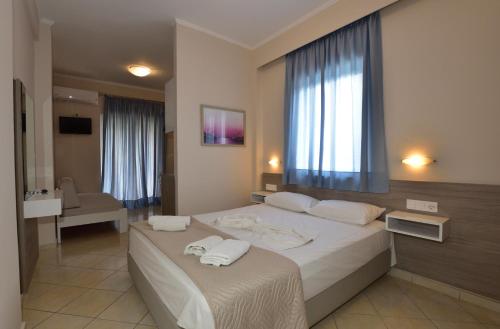 Katil atau katil-katil dalam bilik di Flisvos Rooms