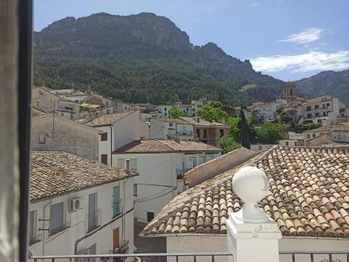 Nespecifikovaný výhled na hory nebo výhled na hory při pohledu z penzionu