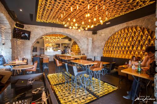 Deluxe Apartments ''In the Center''