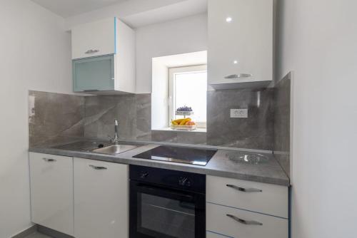 Dapur atau dapur kecil di Apartman IVA