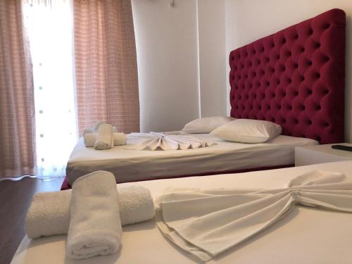 Una cama o camas en una habitación de Enia's Room