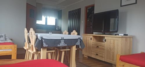 TV a/nebo společenská místnost v ubytování Strefa Hawrań
