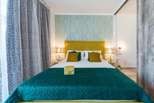 Royal Luxuria Modern Studio