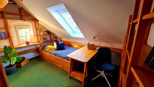 Postel nebo postele na pokoji v ubytování Ferienwohnung 'Annemarie' im Mittleren Erzgebirge