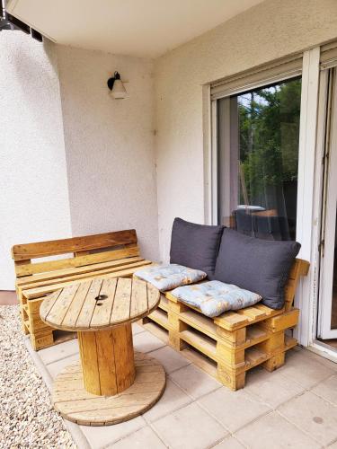 a wooden bench and a table on a patio at Exklusivwohnung Nempitz in Nempitz