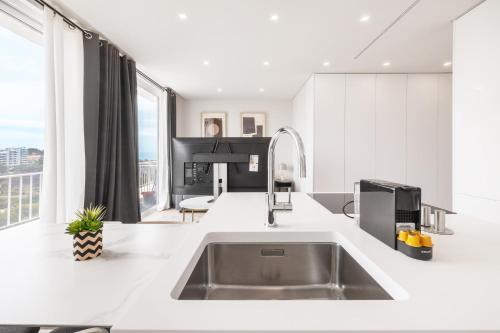 Ocean Apartment by Olala Homes