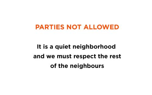 a text that says parires not allowed it is a quiet neighborhood and we must at Estudio Loft en el centro de Madrid reformado en enero 2024 in Madrid