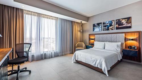 a hotel room with a bed and a desk and chair at Hampton Inn By Hilton Nuevo Vallarta in Nuevo Vallarta 