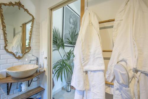 a bathroom with a sink and a mirror at Villa Des oliviers in Le Beausset