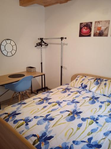a bedroom with a bed and a table and a desk at Vila Sabo- Casa de vacanta cu lac de pescuit si ciubar cu hidromasaj in Sîntioana